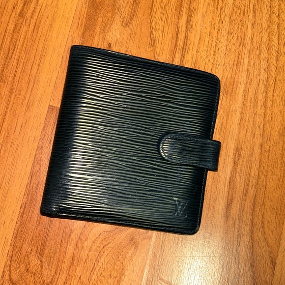Authentic Louis Vuitton Epi Leather Bifold Wallet with Snap Closure - Picture 1 of 16